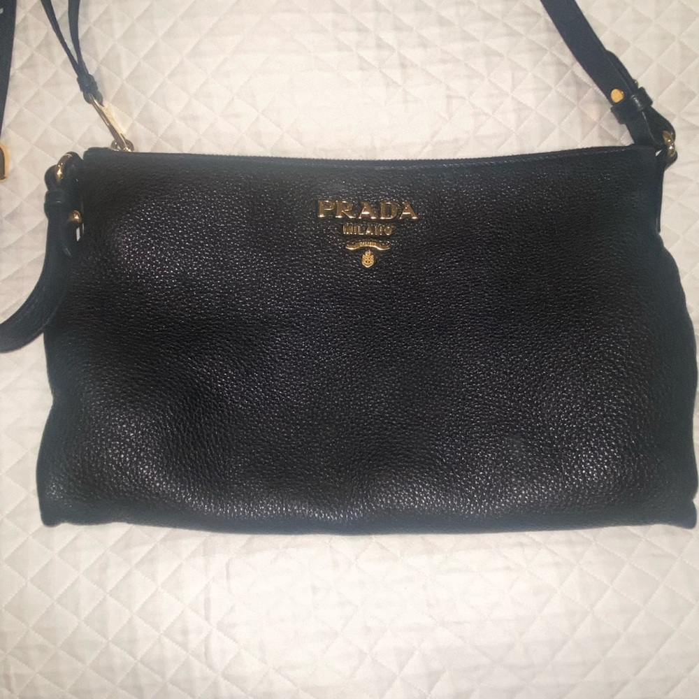 Crossbody Prada Purse-zipper-black -in new condition